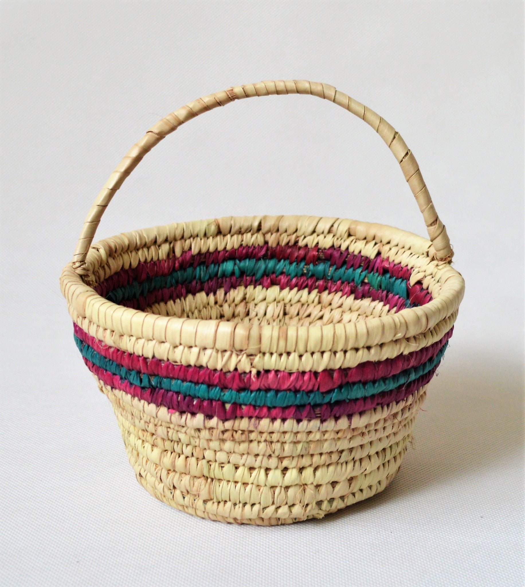Straw Catchall bowl with handle for trinket fruits cosmetics