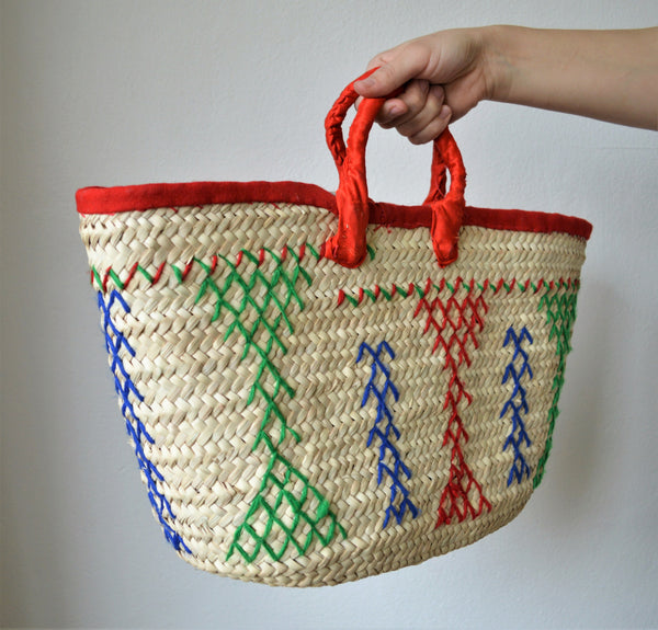 Rectangle basket bag with traditional decoration