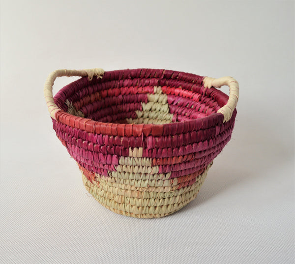 Woven straw fruit bowl, Red triangles bowl Christmas gift