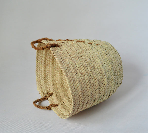 Natural palm straw basket with a strong natural handle from palm tree fibers