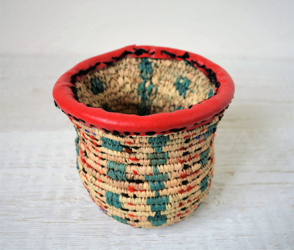 Small woven pot (handmade palm leaves basket)