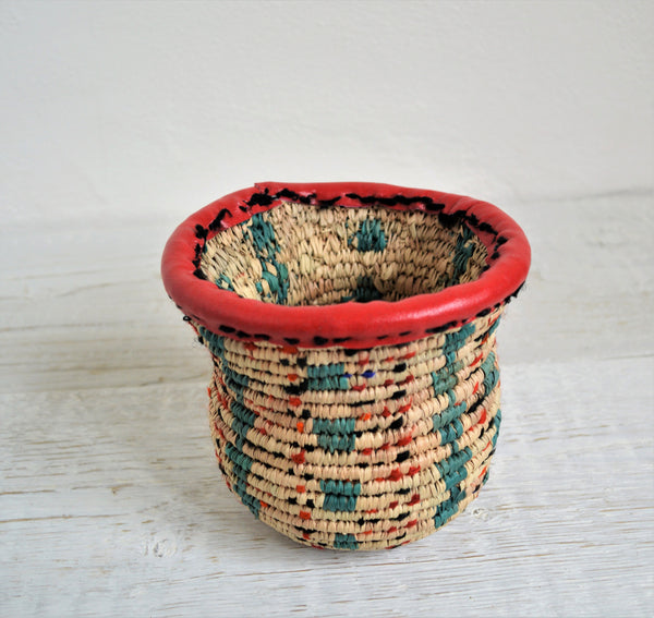Small woven pot (handmade palm leaves basket)