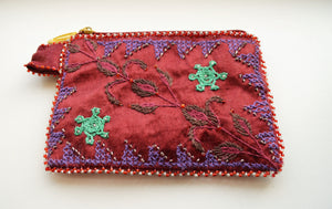 Hand embroidered woman wallet