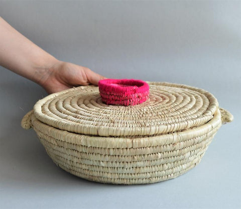Round woven wicker basket - Sewing